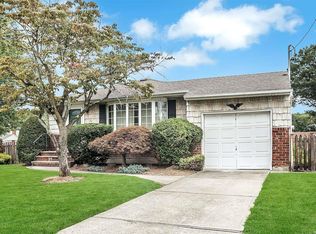 151 N East Blvd, Massapequa, NY 11758