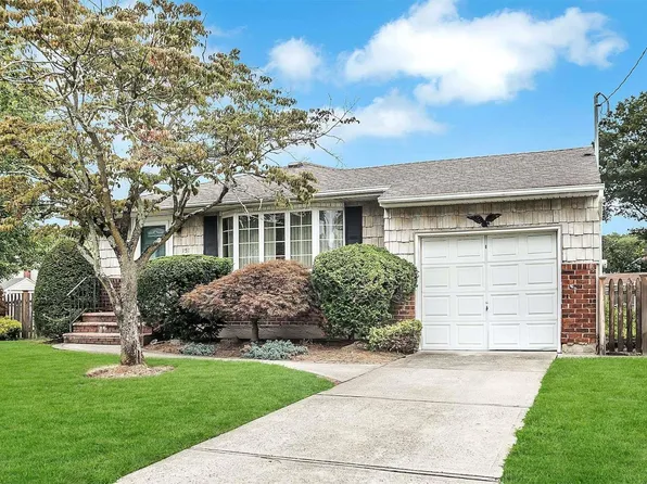 151 N East Boulevard, Massapequa, NY 11758