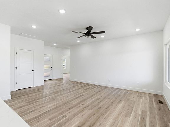 5th image of 148 E Kelce Lane