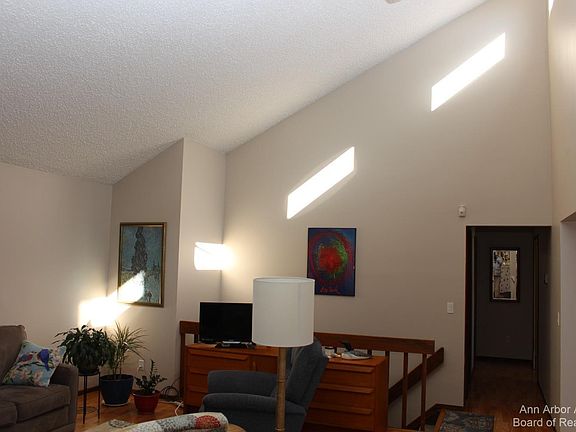 3rd image of 5634 Winslow Ct