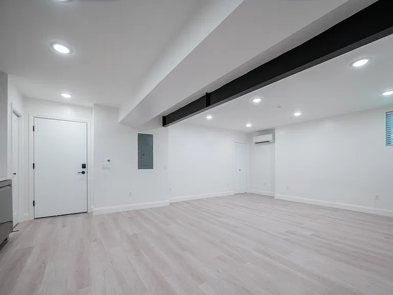 126 Adelaide Ave #B01 — Photo 6