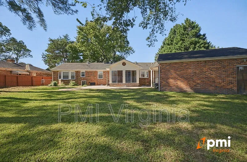 4 bed, 2.0 bath, 1986 sqft, $2,200 — Photo 3