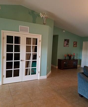 5th image of 819 Adeline Ave