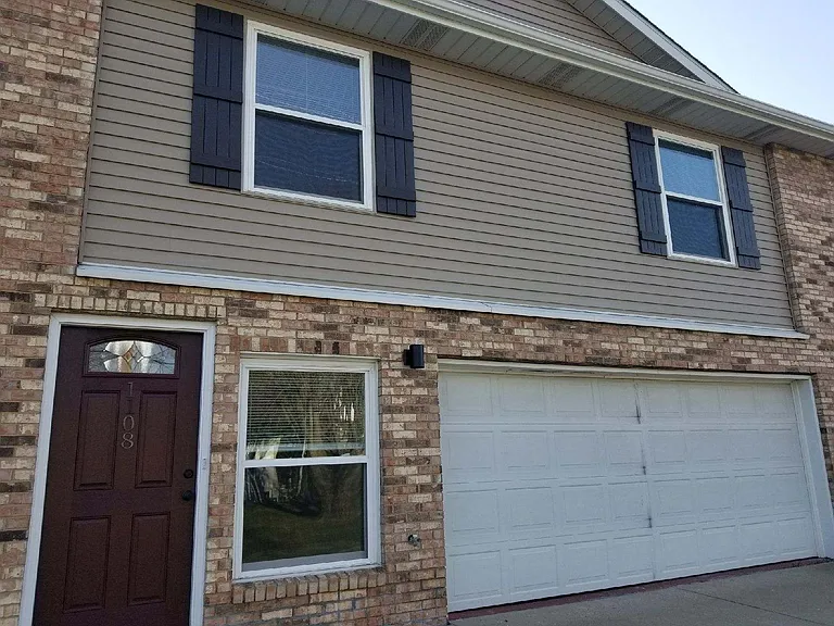 1108 N Keebler Ave — Photo 1