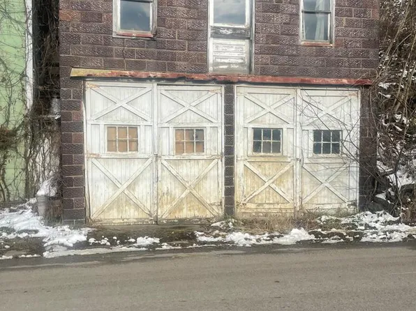 112 Pennsylvania Avenue, Cameron, WV 26033