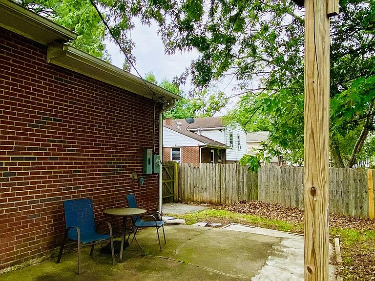 2210 Manlyn Rd — Photo 35