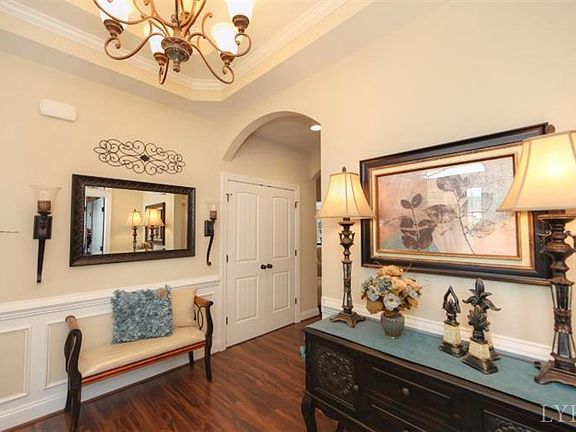 3rd image of 206 Creekview Ct