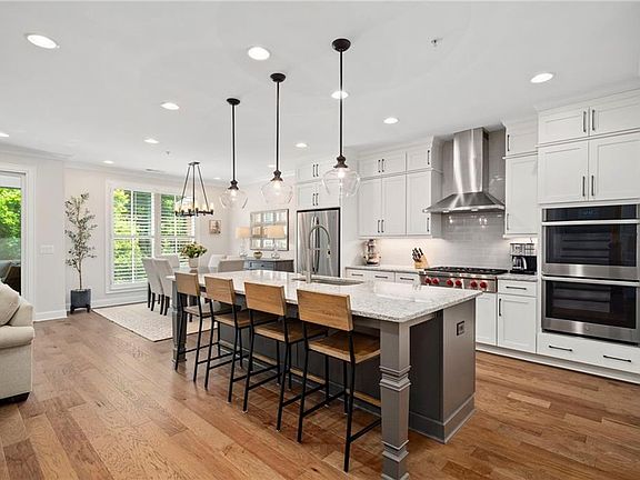4th image of 214 Phillips Ln