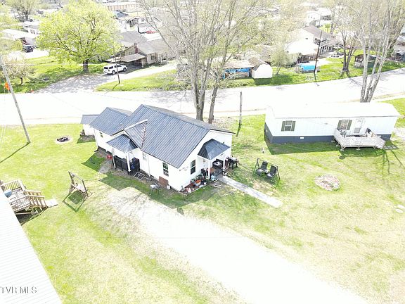 4th image of 2828 4th Ave E
