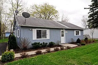 34W759 N James Dr photo 1