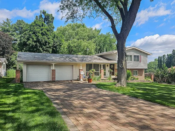 2345 Simpson St, Dubuque, IA 52003