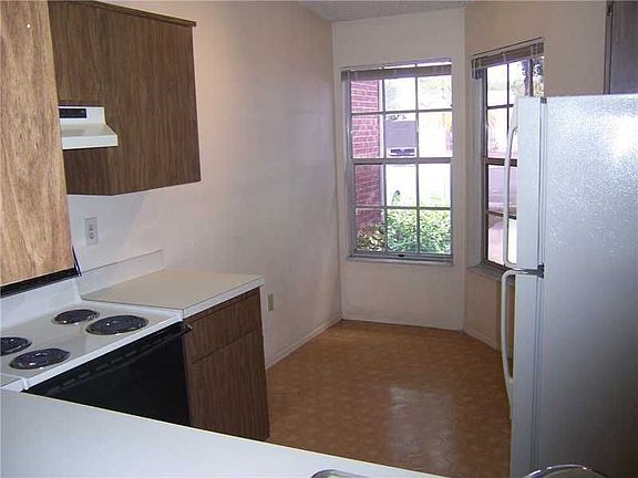 5th image of 3186 Claremont Pl APT B