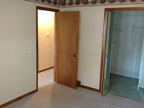 Main Flr Bdrm 2 Closet