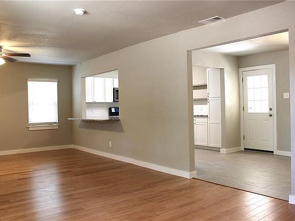 3rd image of 929 Hoke Smith Dr