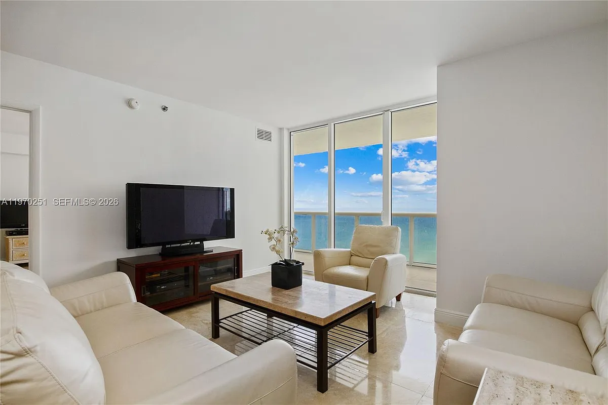 Building Photo - 1830 S Ocean Dr #4204