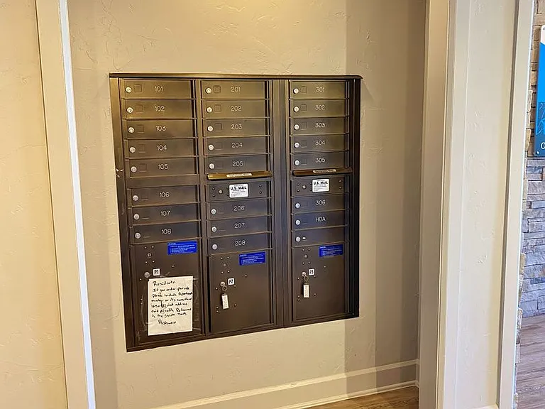 2800 Sandage Ave #303 — Photo 34