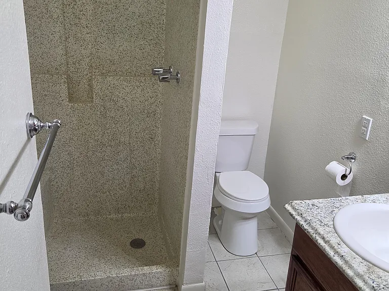 2030 Harriett Dr — Photo 7