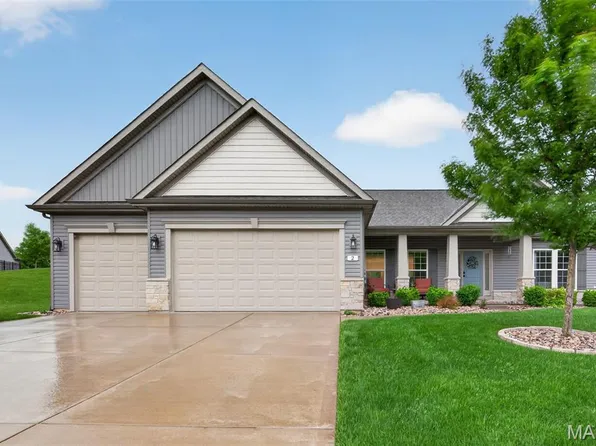 2 Kandahar Ct, Saint Charles, MO 63303