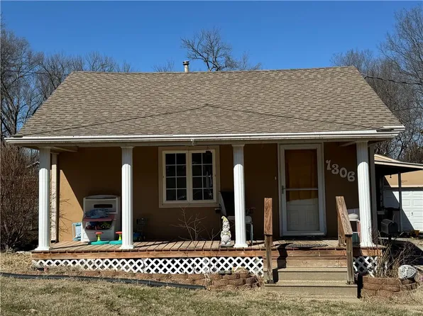 1306 Main St, Osawatomie, KS 66064
