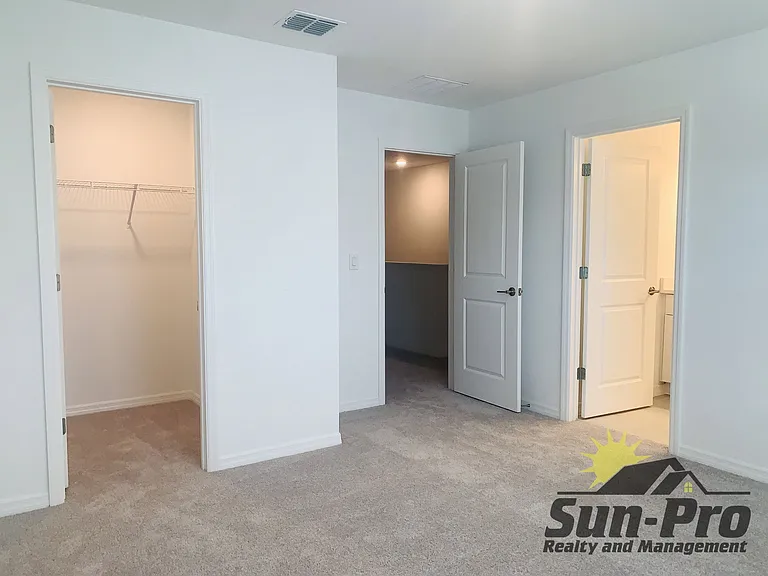 172 River Front Way #172 — Photo 4