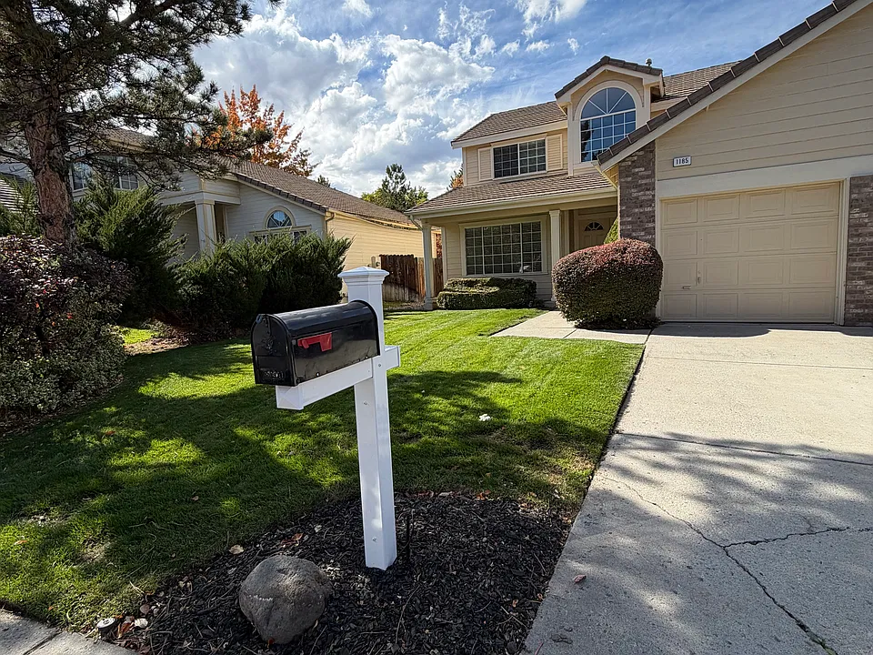 1185 Mayflower Dr