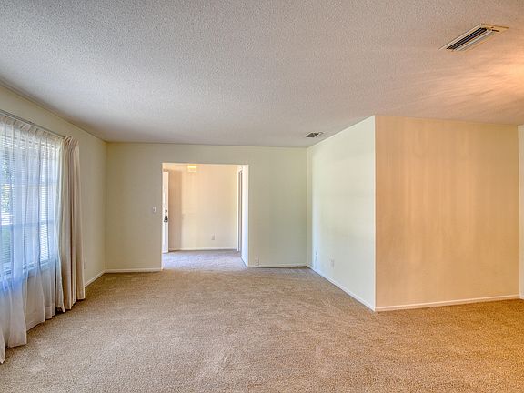 4th image of 170 Lindenwood Cir S