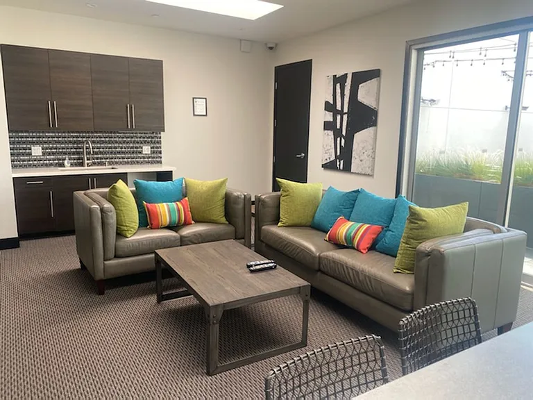 11811 Culver Blvd. — Photo 17