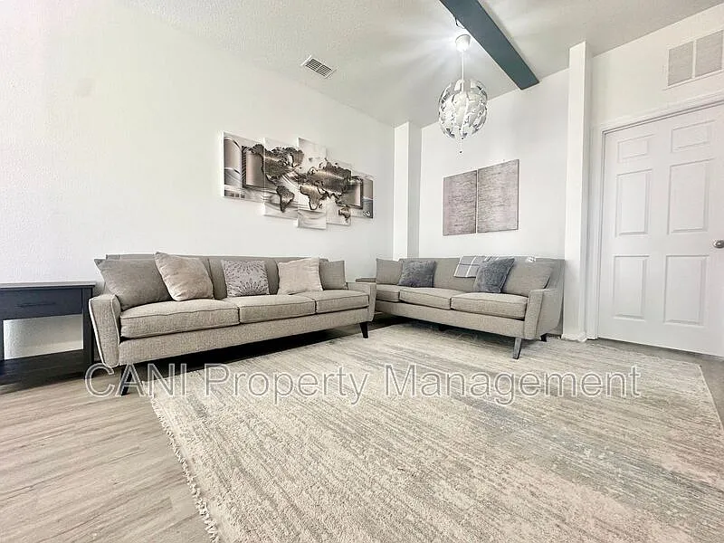 4 bed, 3.5 bath, 1948 sqft, $1,900 — Photo 3