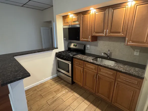 4320 Walnut St APT 2, Philadelphia, PA 19104