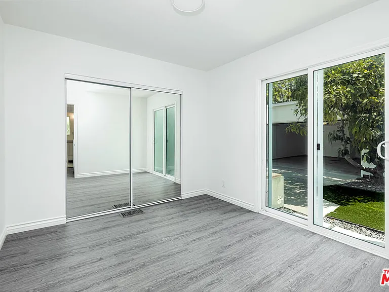 8718 Rosewood Ave — Photo 28