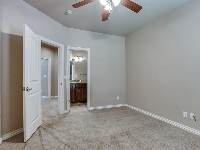 3341 Heritage Green Cir — Photo 45