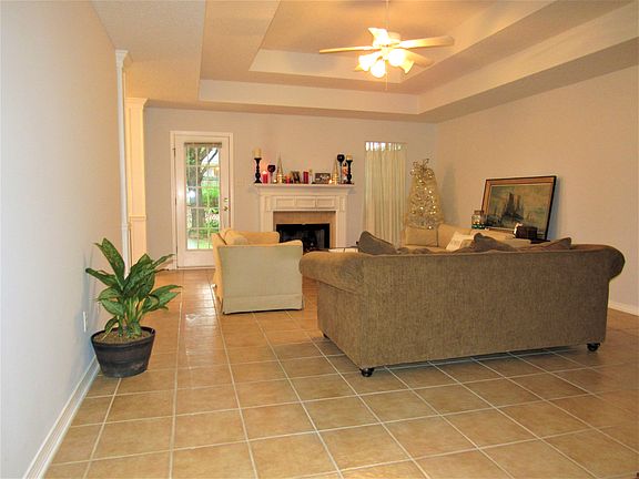 Spacious family room 