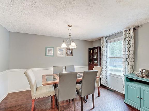 3rd image of 779 Shady Creek Dr