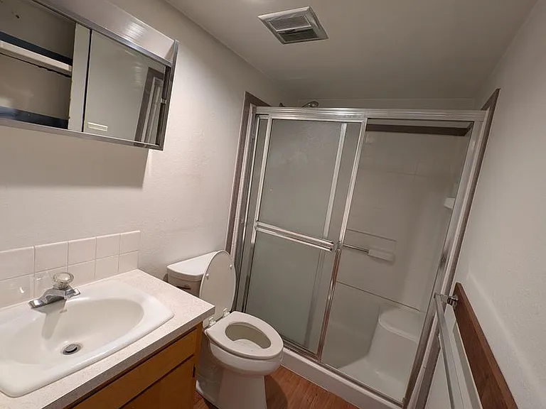 605 S Grand Ave — Photo 13