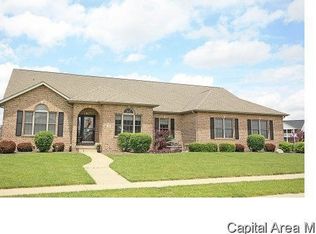 401 Linden Ln, Williamsville, IL 62693