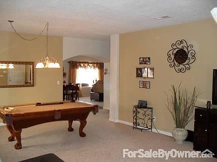 Entertainment room, view to the kitchen