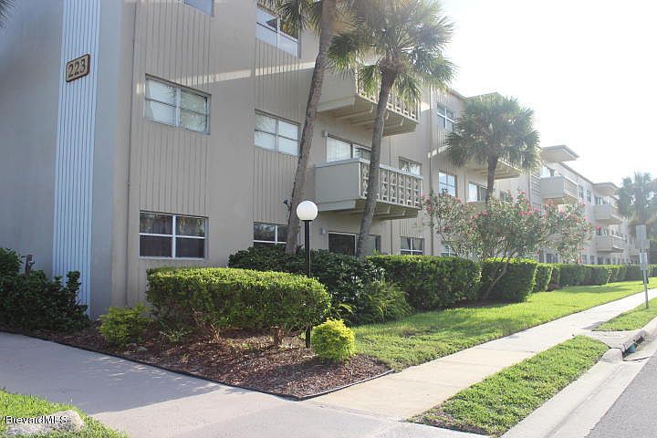 1st image of 223 Columbia Dr APT 129
