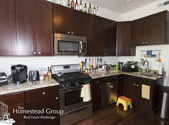 4th image of 870 W Buckingham Pl APT 03