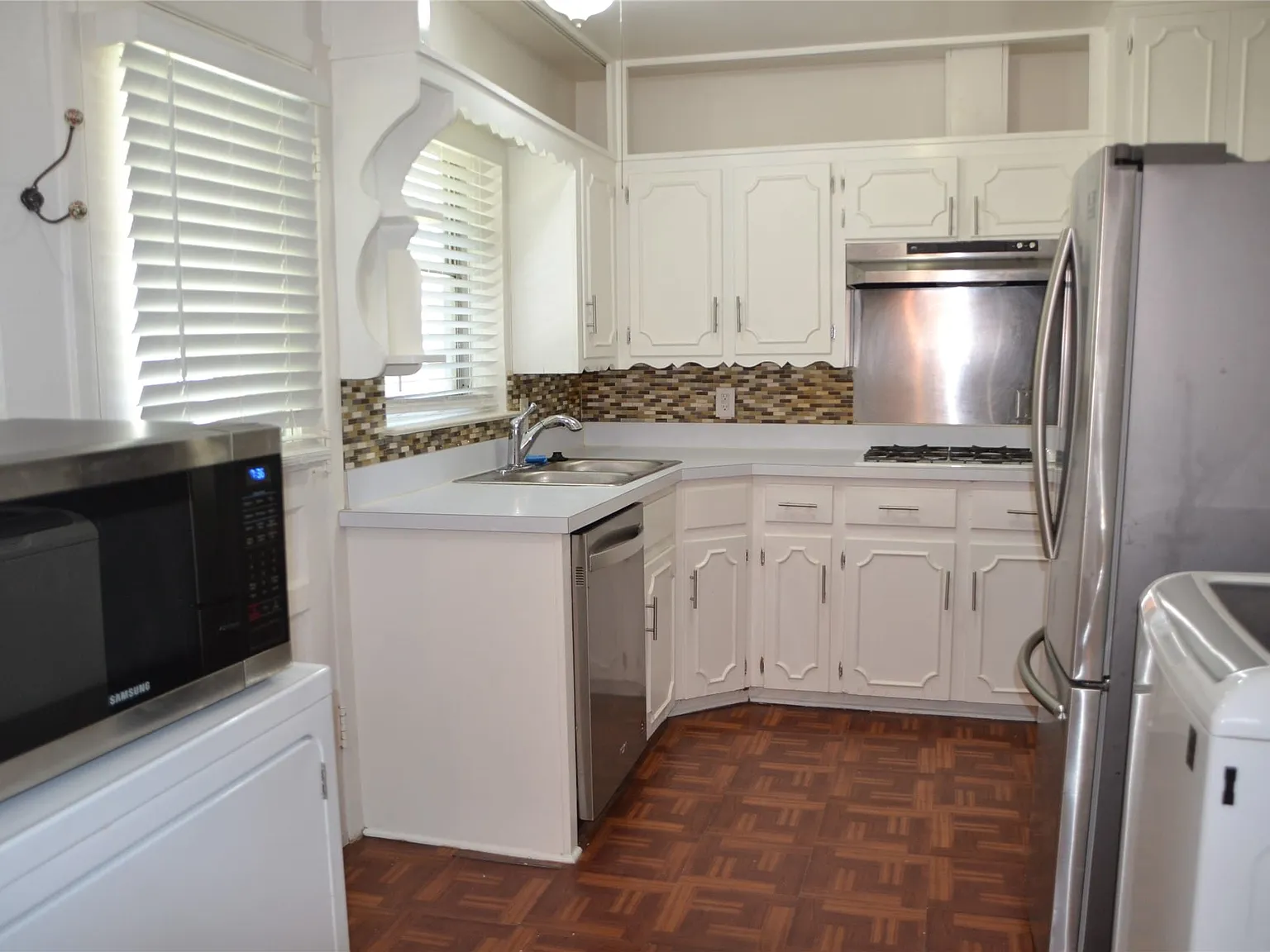 3 bed, 1.0 bath, 1200 sqft, $1,995 — Photo 2