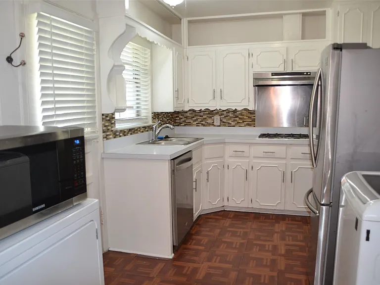 3879 Clover Ln — Photo 2