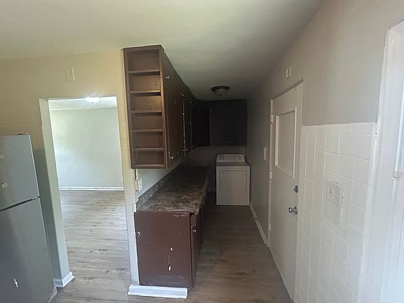 5th image of 4381 Johnson St