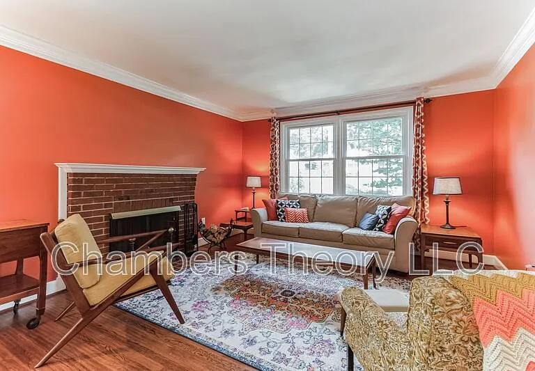 10211 Fox Ln — Photo 15