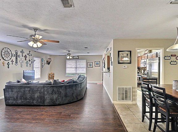 5th image of 814 Laura Belle Dr