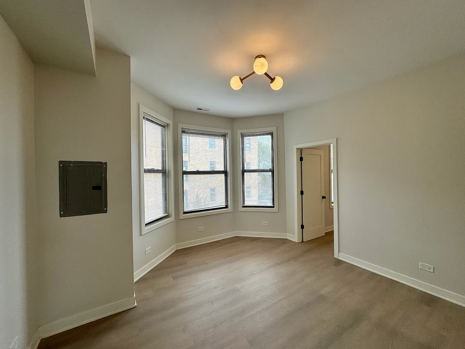 2 bed, $3,000 — Photo 4