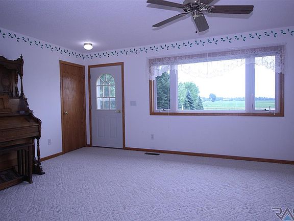 3rd image of 47553 271st St