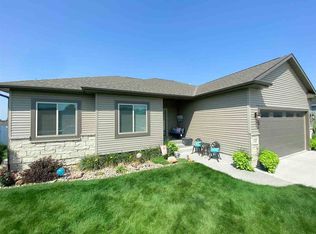 1103 E Meadow Ridge Rd, Norfolk, NE 68701