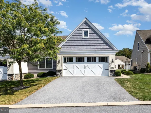 1007 Great Hall Dr, Lebanon, PA 17042