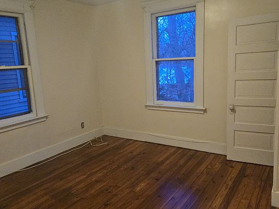 5th image of 867 Elm St #867