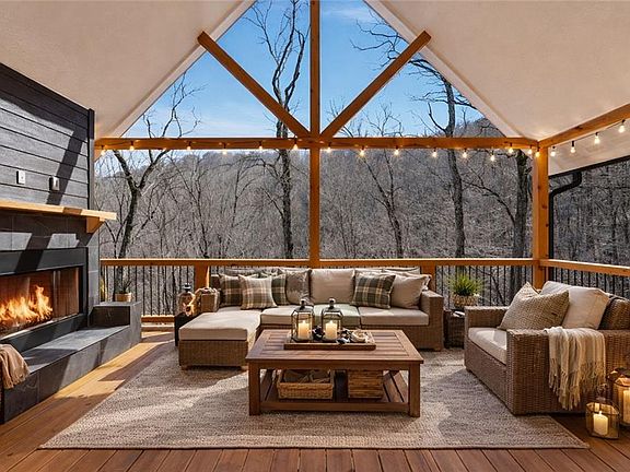 4th image of 1041 Mountain Oak Rd