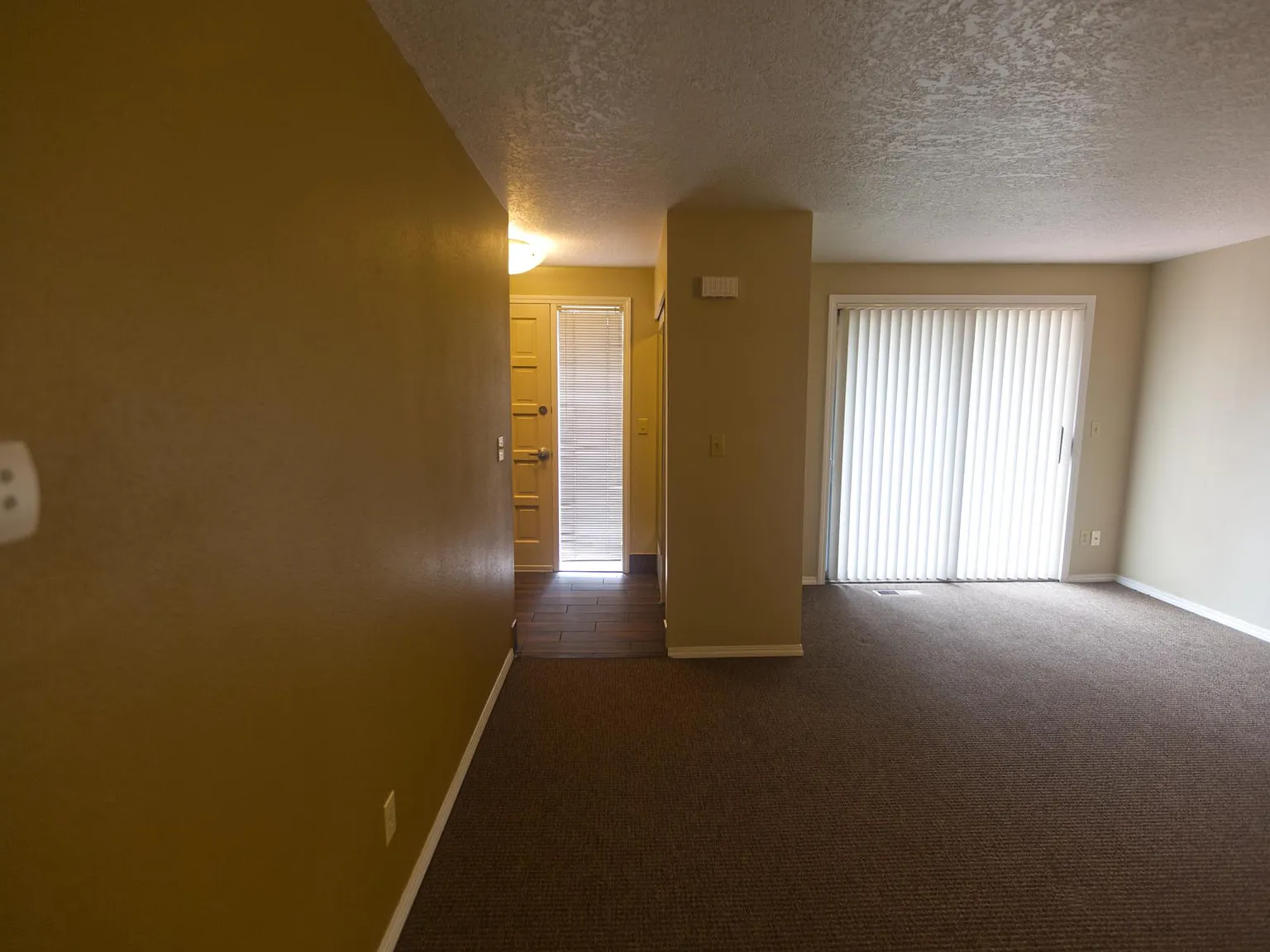2 bed, 1205 sqft, $2,100 — Photo 3